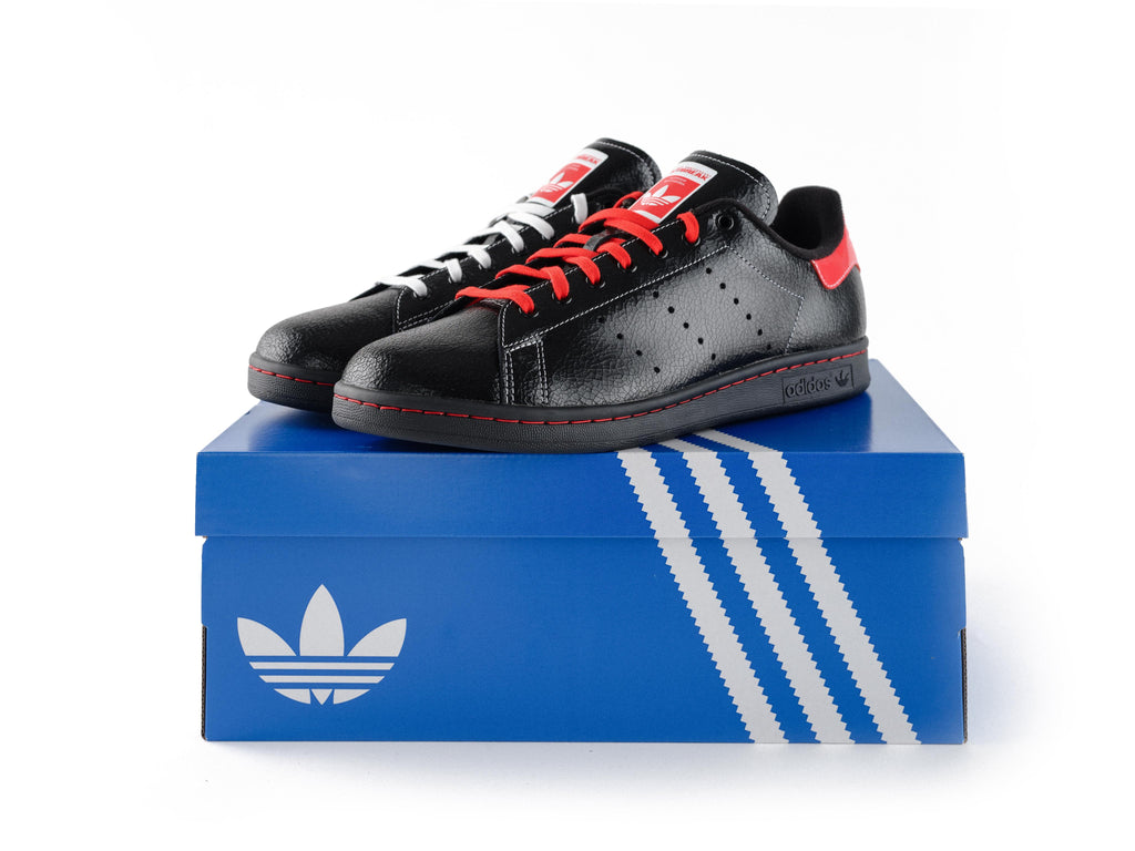 Outbreak® x adidas Stan Smith